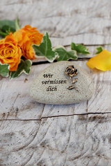 Stein mit Trauerspruch