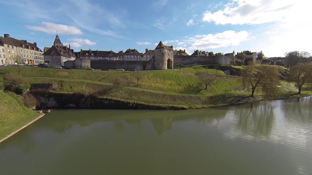 Rempart du château  Guillaume le Conquérant de Falaise en drone