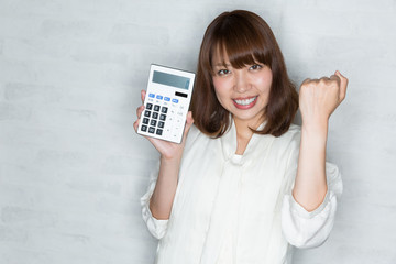 計算機を持つ女性