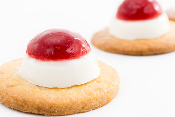 mignon con panna cotta e gelatina di fragole