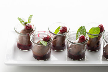 Mousse auf Chocolat im Becher