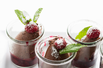 Mousse auf Chocolat im Becher