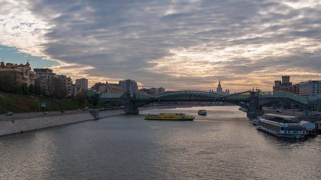 Mooring and unmooring ships at the Moscow river. Timelapse 1080p.