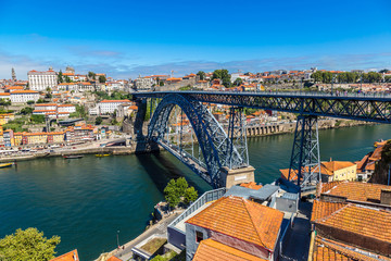 Fototapeta na wymiar Dom Luis I bridge in Porto