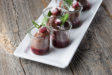 Mousse auf Chocolat im Becher