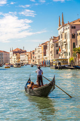 Gondole sur le Grand Canal à Venise