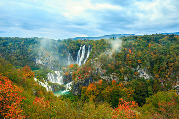 Fototapeta premium Autum colors and waterfalls of Plitvice National Park