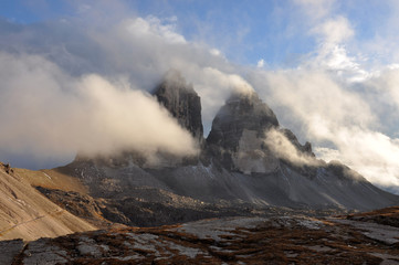 Dolomites  / The Dolomites  are a mountain range located in northeastern Italy. They form a part of the Southern Limestone Alps and extend from the River Adige to the Piave Valley.