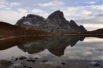 Dolomites  / The Dolomites  are a mountain range located in northeastern Italy. They form a part of the Southern Limestone Alps and extend from the River Adige to the Piave Valley.