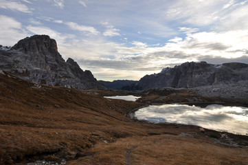 Dolomites  / The Dolomites  are a mountain range located in northeastern Italy. They form a part of the Southern Limestone Alps and extend from the River Adige to the Piave Valley.