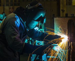 Obraz na płótnie Canvas welder Industrial automotive part in factory