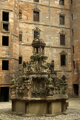 Fototapeta premium LINLITHGOW , SCOTLAND - June, 2013: The fountain in the courtyar