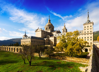 Obraz premium Royal Palace in autumn. El Escorial