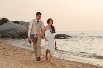pre wedding outdoor romantic