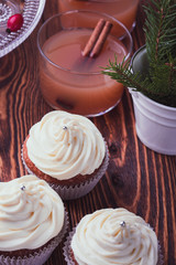 Christmas cupcakes with cream cheese frosting
