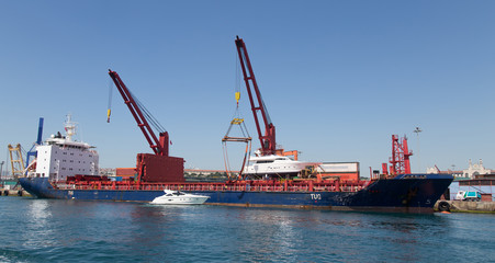 Naklejka premium Cargo Ship