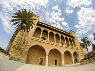 Fototapeta na wymiar Almudaina palace 