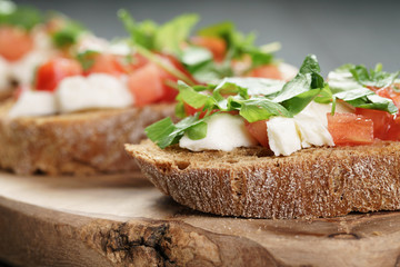 rye bruschetta with mozzarella, tomatoes and parsley