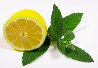 Mint leaves and lemon