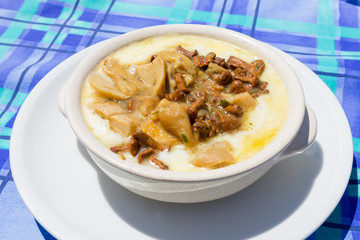 Polenta with melted cheese and mushrooms