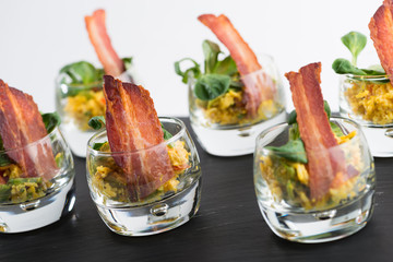 Speckship mit Reissalat als Vorspeise