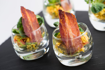 Speckship mit Reissalat als Vorspeise