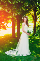 Obraz na płótnie Canvas beautiful bride holding a wedding bouquet 
