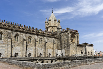 Fototapeta na wymiar Catedral Basílica de Nuestra Señora de la Asunción de Évora, Portugal