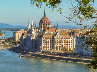 Fototapeta premium Hungarian Parliament Building and Danube River, Budapest, Hungary