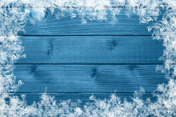 Winter Holz Hintergrund blau mit Frost