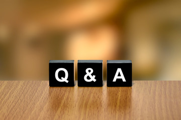 Q&A or Questions and answers on black block - obrazy, fototapety, plakaty
