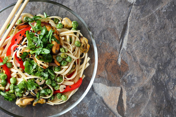 chinese noodles with pepper and mussels