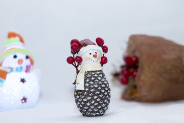 новый, год, рождество, снеговик, шишка, букет, рябина, алый, белый, снег, настроение, праздник, дух, торжество