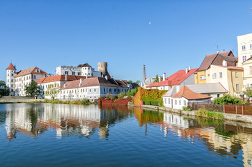 Fototapeta na wymiar houses town and castle, reflecting in the lake