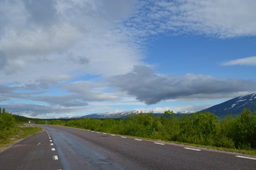 Naklejka premium Asphalt road through tundra, from Kiruna to Narvik, Swedish Lapland