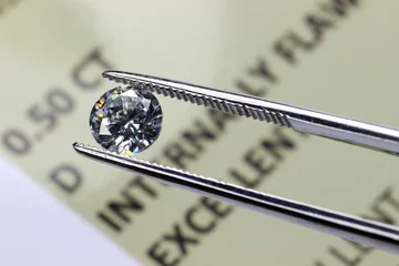 Fototapeten geschliffener Diamant mit Zertifikat © Björn Wylezich