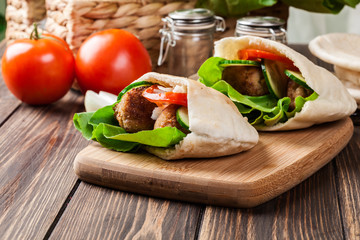 Pita bread with falafel and fresh vegetables