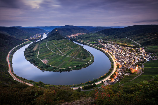 Moselschleife bei Nacht - Calmont