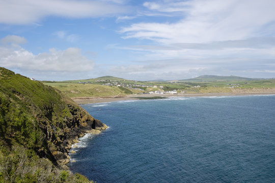 Rocky coast to Aberdaron on Lleyn Peninsula / Pen Llyn, Gwynedd, North Wales, UK, Britain 