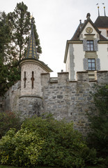 Fototapeta na wymiar Schloss Oberhofen bei Thun in der Schweiz