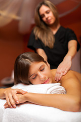 Obraz na płótnie Canvas Beautiful woman having an massage