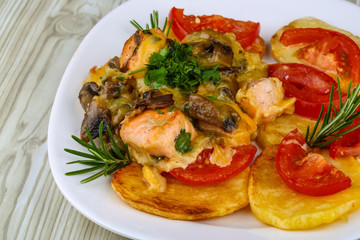 Roasted salmon with potato and tomato