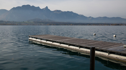Schwimmernder Steg am Thunersee