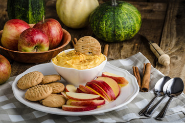 Pumpkin dip with cinnamon