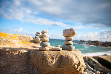 Galets sur la plage en Bretagne - obrazy, fototapety, plakaty