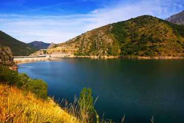 Naklejka premium Barrios de Luna reservoir with dam. Leon
