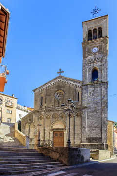 Bergdorp Aritzo op Sardini&euml;, kerk
