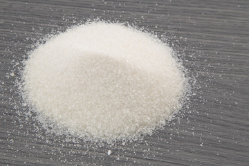 Azúcar común o azúcar de mesa.