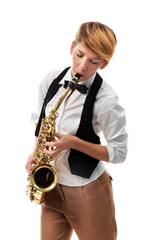 Obraz premium Young woman professionally plays jazz on saxophone in front of white background