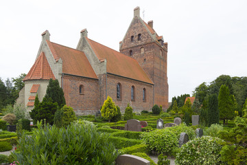 Fototapeta na wymiar Friedhof mit Kirche